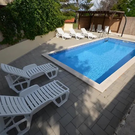 Family Friendly With A Swimming Pool - Lozice, - 18538 *