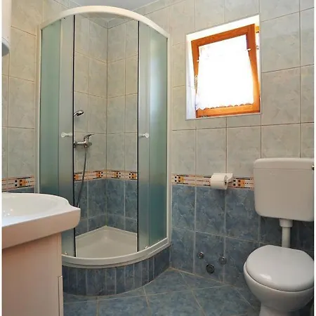 Apartment Family Friendly With A Swimming Pool - Lozice, - 18538 *