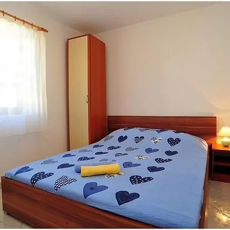 Family Friendly With A Swimming Pool - Lozice, - 18538 Apartment *