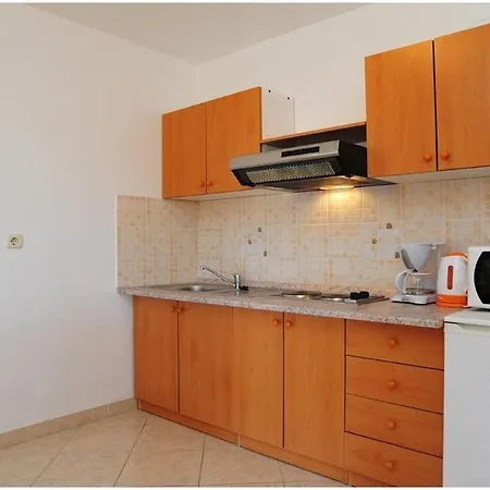 Family Friendly With A Swimming Pool - Lozice, - 18538 Apartment