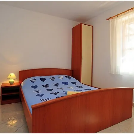 Family Friendly With A Swimming Pool - Lozice, - 18538 *