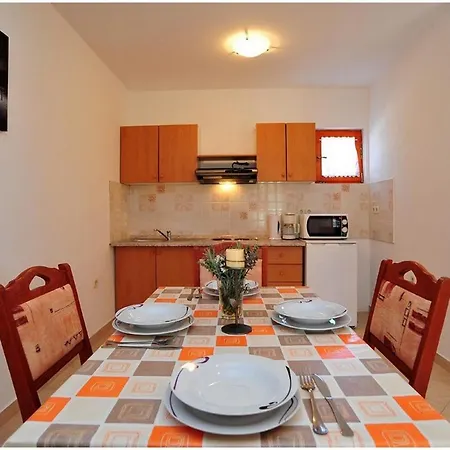 Family Friendly With A Swimming Pool - Lozice, - 18538 * Vir