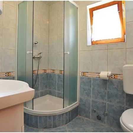 Family Friendly With A Swimming Pool - Lozice, - 18538 * Vir
