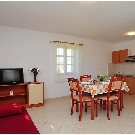Family Friendly With A Swimming Pool - Lozice, - 18538 *