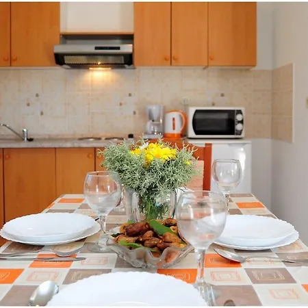 Apartment Family Friendly With A Swimming Pool - Lozice, - 18538 *