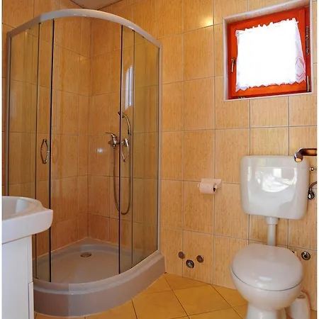 Apartment Family Friendly With A Swimming Pool - Lozice, - 18538